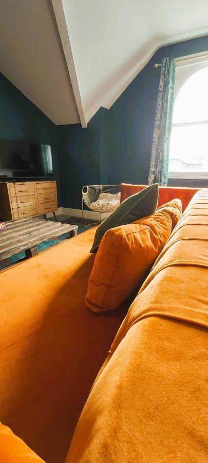 The Farrier Apartment Челтнъм Екстериор снимка